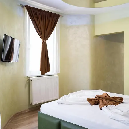 Hotel Jeweller